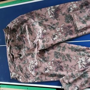 💥4/$20 Burton floral Leggings. Size Medium.